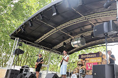 Scène musicale à Bordeaux Fête le Vin 2024 | Photo Bernard Tocheport