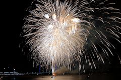 Symposium fireworks bordeaux 2015 - feu d'artifice Ruggieri sur la Garonne | photo 33-bordeaux.com