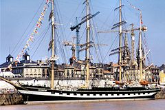 Bordeaux le 4 mâts Kruzenstern dans le port de la lune pour la Cutty Sark 1990 | Photo Bernard Tocheport
