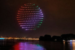 Spectacle drones sur la Garonne Bordeaux Fête le Vin | photo Bernard Tocheport