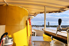 Bar et cheminée du bateau Marco Polo à Bordeaux | Photo Bernard Tocheport
