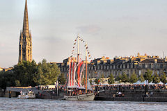 Foule des grands jours au ponton d'honneur -  photo 33-bordeaux.com