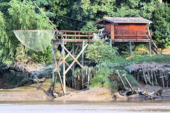 Un carrelet de pêcheur sur les bords de la Dordogne | Photo Bernard Tocheport