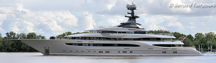 Yacht Kismet sur la Garonne à Bordeaux