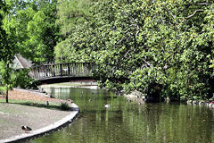 Petit pont sur la rivière du parc Bordelais | Photo Bernard Tocheport