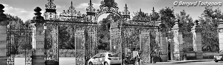 Portail du Parc Bordelais noir et blanc en 2018