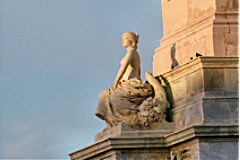 Femme symbolisant Bordeaux - monument aux Girondins | Photo Bernard Tocheport