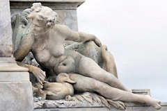 Bordeaux femme symbolisant la Dordogne - monument aux Girondins | Photo Bernard Tocheport