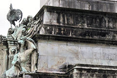 Bordeaux les outrages du temps sur le monument aux Girondins | Photo Bernard Tocheport