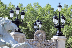 Bordeaux lanternes du monument aux Girondins après restauration | Photo Bernard Tocheport