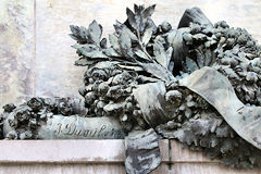 Signature J Dumilatre sur le monument aux Girondins de Bordeaux | Photo Bernard Tocheport