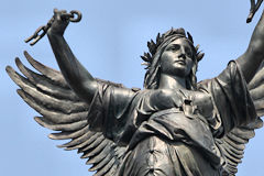 Monument aux Girondins l'ange de la liberté brisant ses fers | Photo Bernard Tocheport