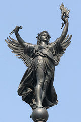 Monument aux Girondins nouvelle patine pour l'Ange de la Liberté | Photo Bernard Tocheport