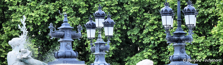 Bordeaux lampadaires du monument aux Girondins en cours de restauration | Photo Bernard Tocheport