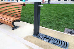 Banc et fontaine du jardin de la place Gambetta à Bordeaux | Photo Bernard Tocheport