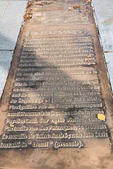 Bordeaux plaque rappelant l'ancien marécage de la place Pey Berland | Photo Bernard Tocheport 