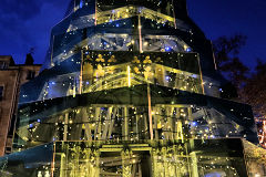 Bordeaux reflets cathédrale dans le sapin de verre | Photo Bernard Tocheport 
