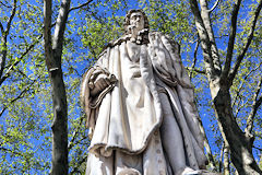 Statue en pied de Montesquieu place des Quinconces à Bordeaux | Photo Bernard Tocheport
