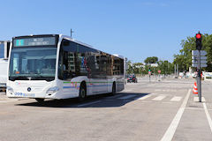 Bordeaux bus TBM entrant sur le pont Simone Veil | Photo Bernard Tocheport