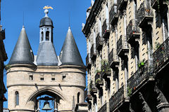 Bordeaux le sommet de la Grosse Cloche vu depuis la rue du Mirail | Photo Bernard Tocheport