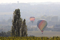 Saint Emilion : 2 montgolfières en vol