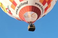 Saint Emilion : un coup de brûleur pour une montgolfière en vol