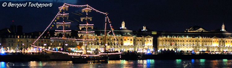 Venu du Mexique, le 3 mâts Cuauhtémoc àa le Fête du Fleuve de Bordeaux