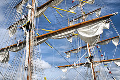 Marins du Cuauhtemoc sur les vergues à Bordeaux | Photo Bernard Tocheport