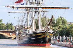 Opérations de lamanage pour le Stad Amsterdam arrivant à Bordeaux | Photo Bernard Tocheport