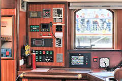 Panneau de commandes du Stad Amsterdam 3 mâts des Pays Bas à Bordeaux | Photo Bernard Tocheport