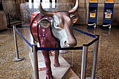 Cow Parade Bordeaux : vache Cownexions, hall Gare Saint Jean