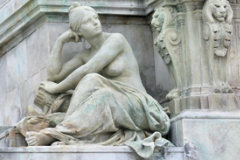 Bordeaux femme symbolisant l'Histoire - monument aux Girondins | Photo Bernard Tocheport